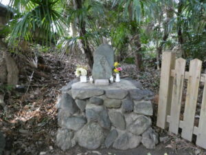 白塚（木嶋坐天照御魂神社）