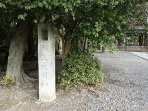 椿丘大明神の常夜灯（木嶋坐天照御魂神社）