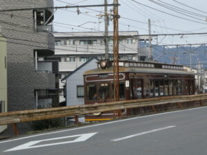 広隆寺付近を通る嵐電 嵐山本線