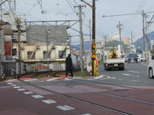 嵐電 嵐山本線が路面電車から鉄道へと切り替わる場所（廣隆寺付近）