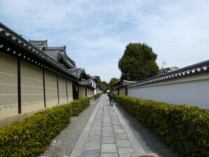 桂春院へ続く参道（妙心寺）