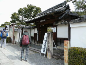 山門（桂春院）