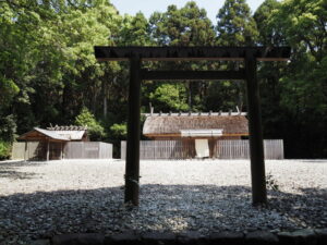 神服織機殿神社（皇大神宮 所管社）と八尋殿