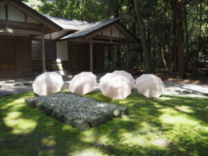 神麻続機殿神社（皇大神宮 所管社）にて