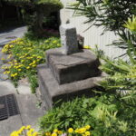 六根で見かけた隠れ山神（松阪市六根町）