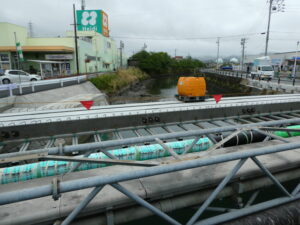 ほどなく完成する桧尻歩道橋（桧尻川に架かる桧尻橋の下流側）