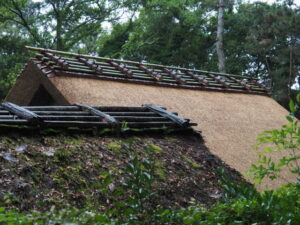 簀屋根の足場も撤去された御塩焼所（御塩殿神社）