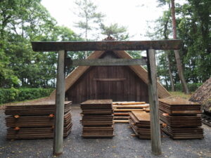 御塩焼所に一部だけが残されていた仮設材（御塩殿神社）