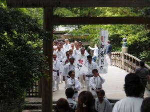 内宮で見かけた［祝 御樋代木 第六十三回神宮式年遷宮］の幟旗