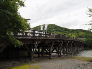 内宮で見かけた［祝 御樋代木 第六十三回神宮式年遷宮］の幟旗