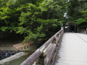 再仮設されたスロープ（風日祈宮橋の北詰付近）