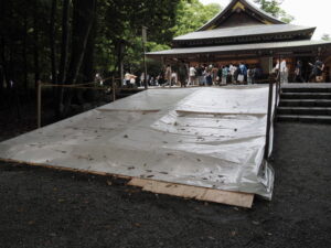 神札授与所前に仮設されたスロープ（内宮）