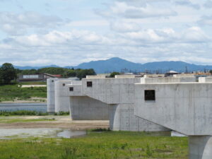 P6〜P8橋脚が工事開始待ちの新宮川橋工事現場