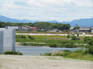 P6〜P8橋脚が工事開始待ちの新宮川橋工事現場