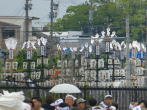 御樋代木奉迎送行事を盛り上げる石取祭の祭車の遠望
