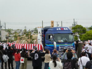住吉浦へ到着した木曽(上松町)からの御樋代木