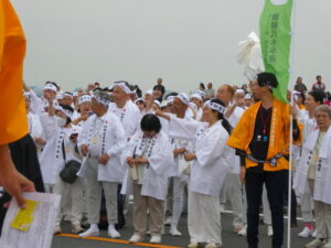 住吉浦へ到着する木曽(上松町)からの御樋代木