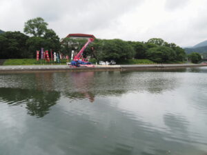 御樋代木の奉曳準備(五十鈴川の右岸)