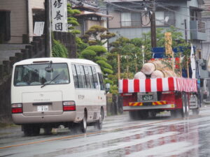 御樋代木は宇治橋前から奉曳開始場所へ