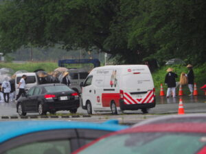 御樋代木を長野ルートで搬送してきたトラックに帯同してきたサービスカー