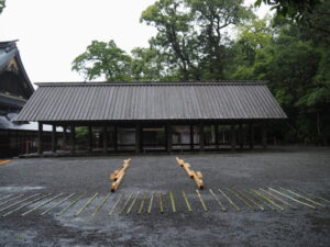 御樋代木の到着を待つ五丈殿(内宮)