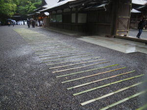 御樋代木奉曳式の準備(内宮)