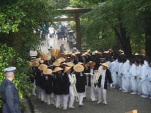 風日祈宮橋付近までの御樋代木の奉曳(内宮)