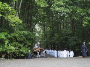 風日祈宮橋付近までの御樋代木の奉曳(内宮)