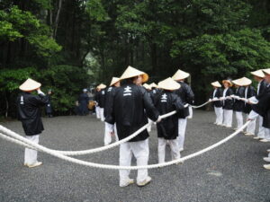 風日祈宮橋付近までの御樋代木の奉曳(内宮)