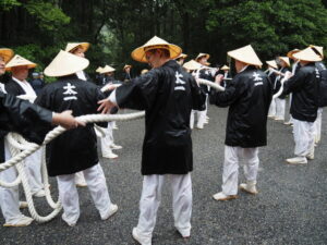 風日祈宮橋付近までの御樋代木の奉曳(内宮)