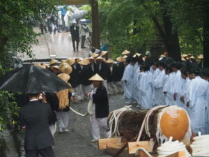 風日祈宮橋付近までの御樋代木の奉曳(内宮)