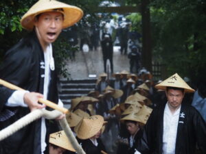 風日祈宮橋付近までの御樋代木の奉曳(内宮)