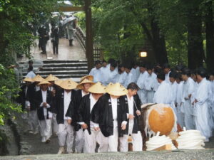 風日祈宮橋付近までの御樋代木の奉曳(内宮)