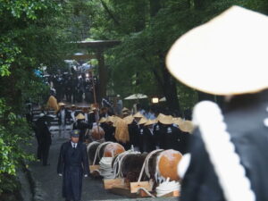 風日祈宮橋付近までの御樋代木の奉曳(内宮)