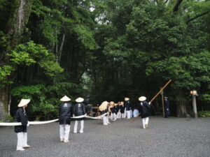 風日祈宮橋付近までの御樋代木の奉曳(内宮)