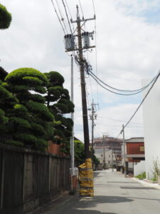 なかなか付け替えられない「どうした？この電柱」