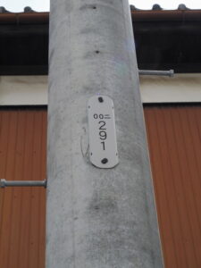 新しい電柱の電柱番号［00ニ 291］