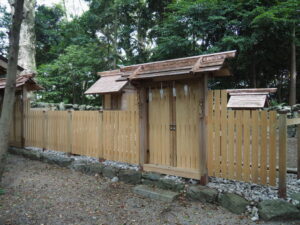 修繕中の神田社（伊勢市神久）