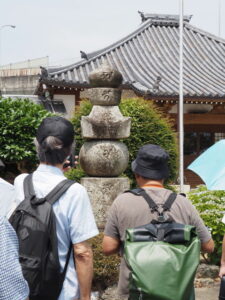 本誓寺の五輪塔（伊勢市久世戸町）