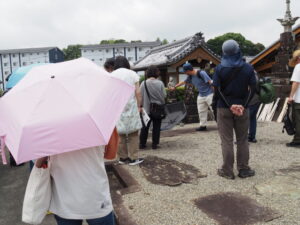 本誓寺にて（伊勢市久世戸町）