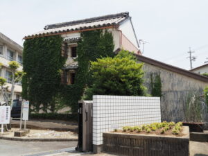 修道小学校に残された土蔵