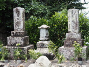比翼塚（油屋お紺と孫福斎の墓）（大林寺）