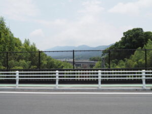 近鉄鳥羽線と交差する古市街道