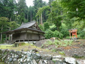 金堂と春日明神社（高山寺）