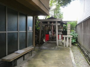 亀山稲荷神社（松原通）