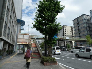 尚徳横断歩道橋（国道1号、五条通）