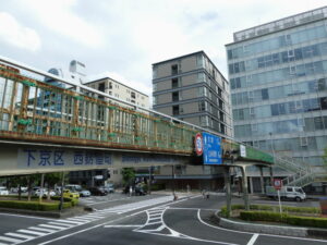 尚徳横断歩道橋（国道1号、五条通）