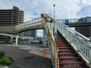 醒泉横断歩道橋（堀川五条）にて