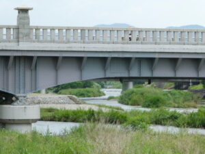 賀茂大橋の下から望む高野川