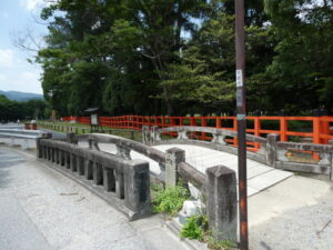 明神川に゙架かる内川橋と酒殿橋